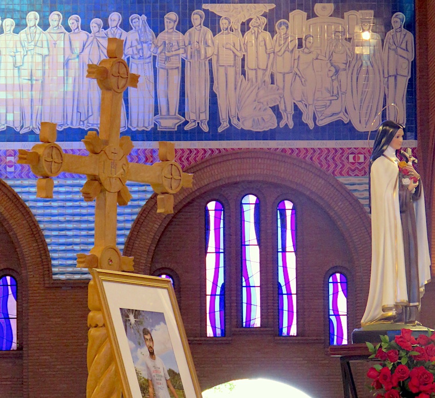 Pe. Ezequiel Ramin e Santa Teresinha, na abertura do Mes das Missões, outubro de 2019 no santuario nacional de Aparecida, juntamente com as Pontifícias Obras Missionarias